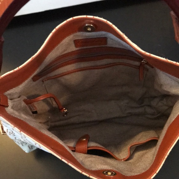 Dooney & Bourke medium bag with twisted strap - Picture 3 of 5